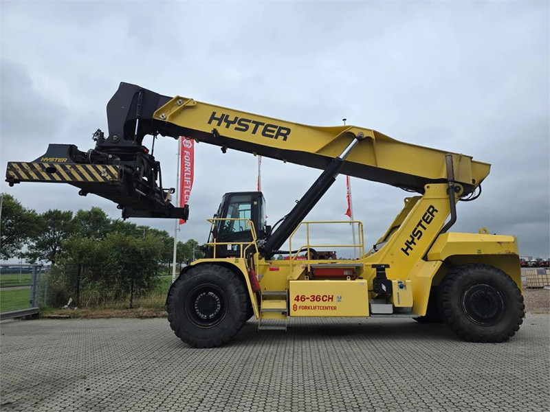 Hyster RS46-36CH - Konténerrakodó: 2 kép. Hyster RS46-36CH - Konténerrakodó: 2 kép.