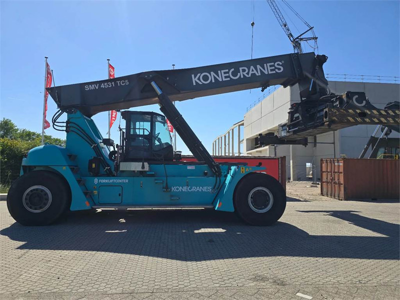 KONECRANES SMV 4531 TC5 - Konténerrakodó: 1 kép. KONECRANES SMV 4531 TC5 - Konténerrakodó: 1 kép.