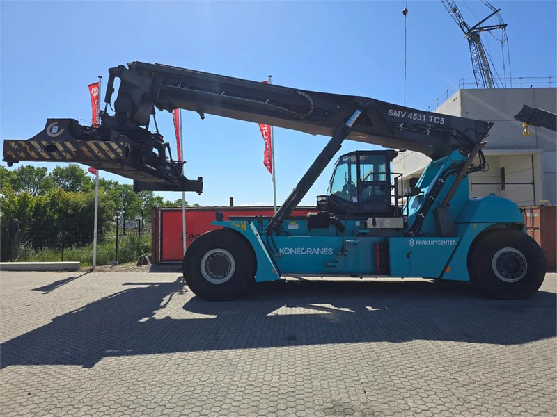 KONECRANES SMV 4531 TC5 - Konténerrakodó: 2 kép. KONECRANES SMV 4531 TC5 - Konténerrakodó: 2 kép.