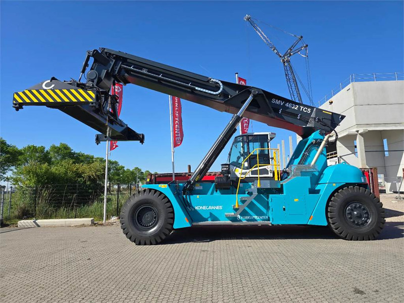 KONECRANES SMV 4632 TC5 - Konténerrakodó: 2 kép. KONECRANES SMV 4632 TC5 - Konténerrakodó: 2 kép.