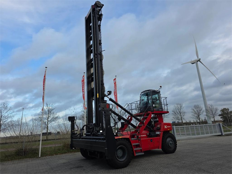 Kalmar DCG90-45ES7 - Konténer targoncá: 4 kép. Kalmar DCG90-45ES7 - Konténer targoncá: 4 kép.