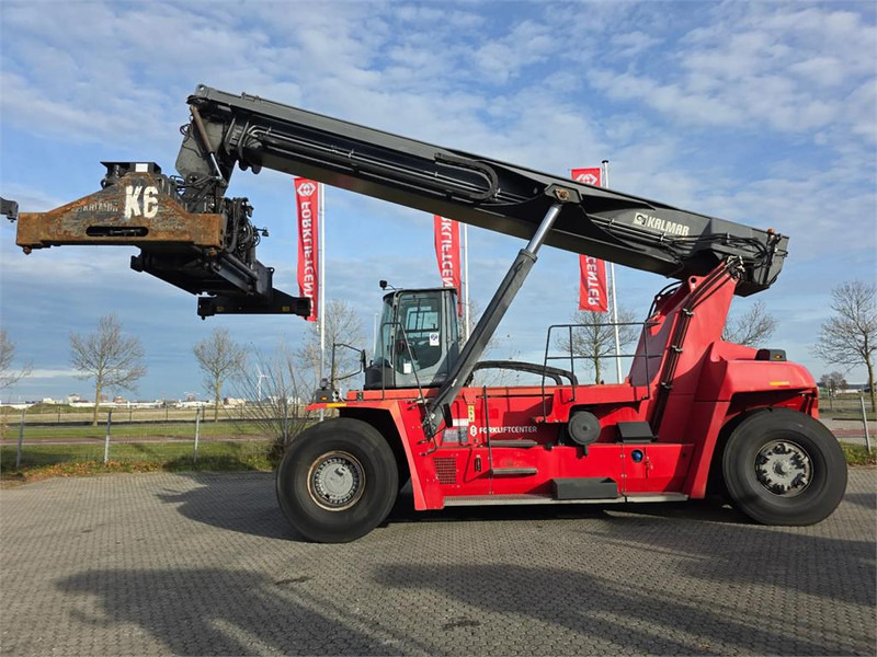 Kalmar DRG450-60S5 - Konténerrakodó: 2 kép. Kalmar DRG450-60S5 - Konténerrakodó: 2 kép.
