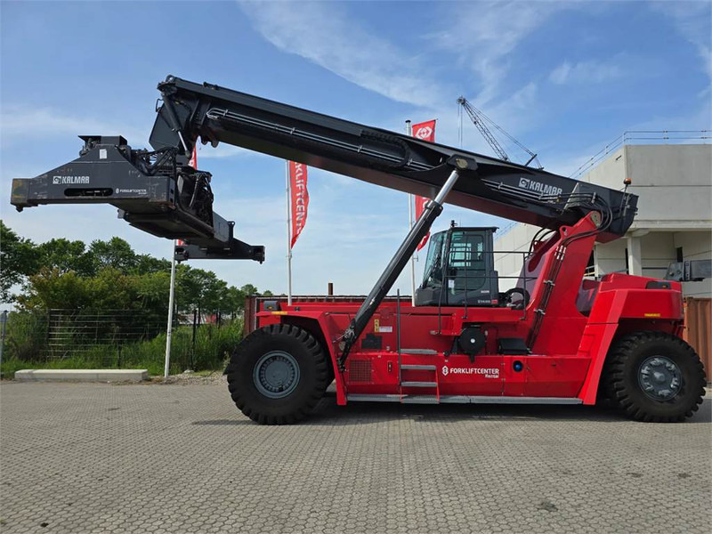 Kalmar DRG450-65S5 - Konténerrakodó: 2 kép. Kalmar DRG450-65S5 - Konténerrakodó: 2 kép.