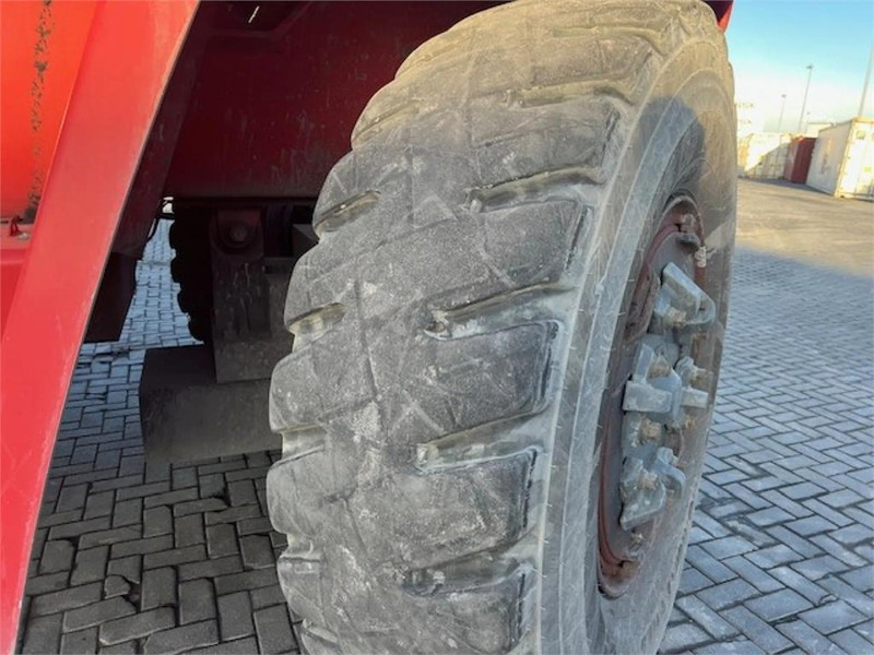 Kalmar DRG450-75S6HCXS Barge Handler - Konténerrakodó: 5 kép. Kalmar DRG450-75S6HCXS Barge Handler - Konténerrakodó: 5 kép.