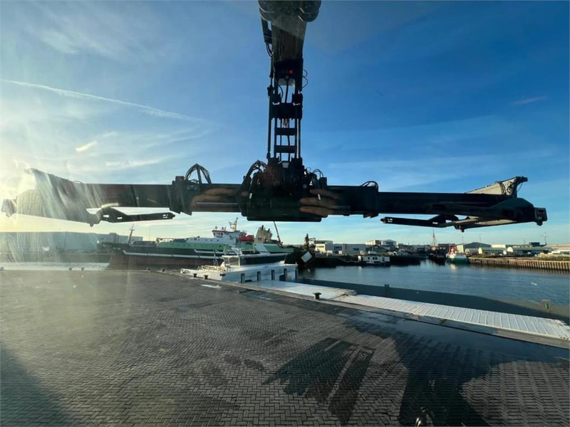 Kalmar DRG450-75S6HCXS Barge Handler - Konténerrakodó: 3 kép. Kalmar DRG450-75S6HCXS Barge Handler - Konténerrakodó: 3 kép.
