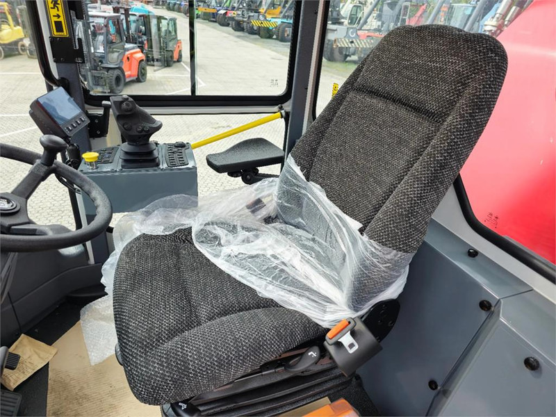 Kalmar DRU450-62S5 - Konténerrakodó: 4 kép. Kalmar DRU450-62S5 - Konténerrakodó: 4 kép.