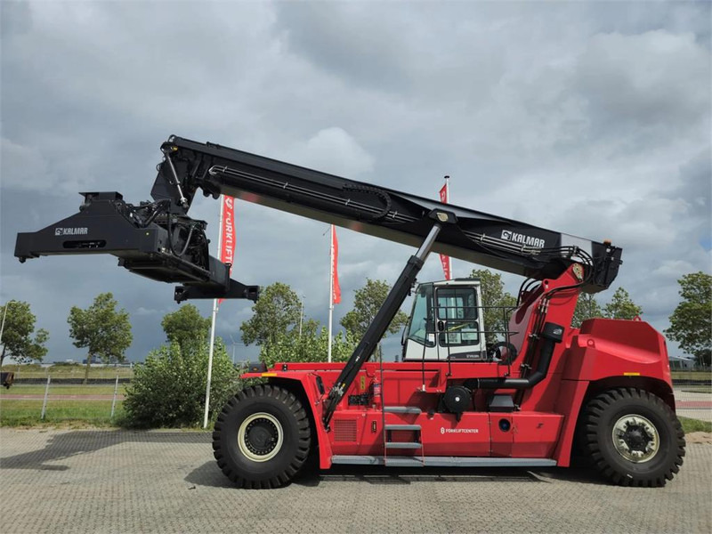 Kalmar DRU450-62S5 - Konténerrakodó: 2 kép. Kalmar DRU450-62S5 - Konténerrakodó: 2 kép.