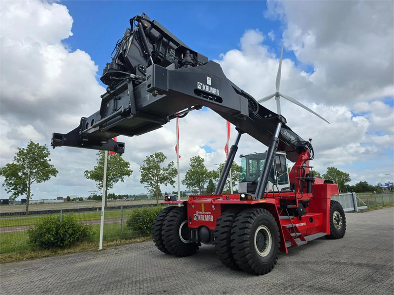 Kalmar DRU450-62S5 - Konténerrakodó: 3 kép. Kalmar DRU450-62S5 - Konténerrakodó: 3 kép.