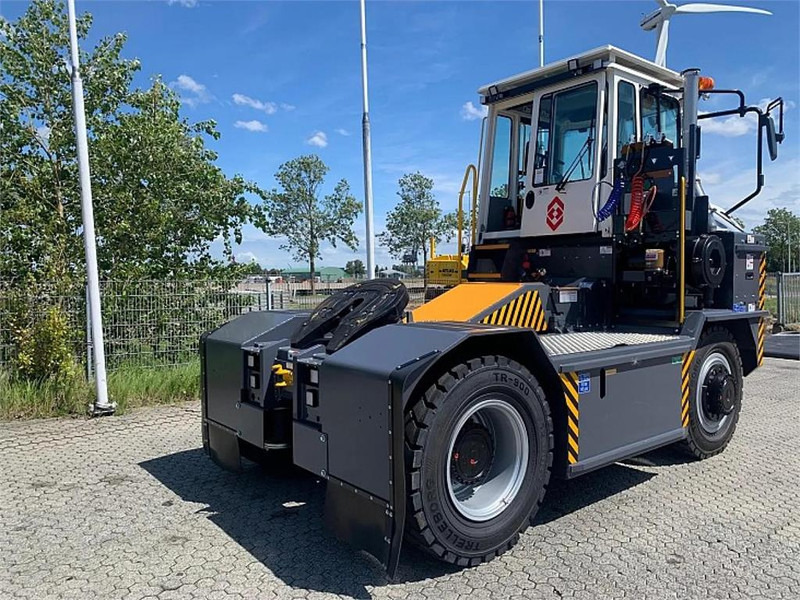 Mafi HD445 4x4 - Terminál targoncá: 5 kép. Mafi HD445 4x4 - Terminál targoncá: 5 kép.