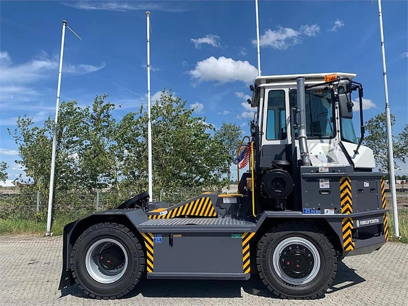 Mafi HD445 4x4 - Terminál targoncá: 2 kép. Mafi HD445 4x4 - Terminál targoncá: 2 kép.