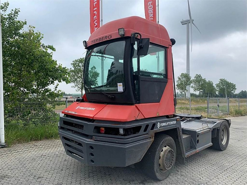 Terberg RT222 4x4 - Terminál targoncá: 1 kép. Terberg RT222 4x4 - Terminál targoncá: 1 kép.