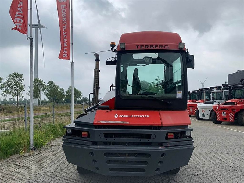Terberg RT222 4x4 - Terminál targoncá: 4 kép. Terberg RT222 4x4 - Terminál targoncá: 4 kép.