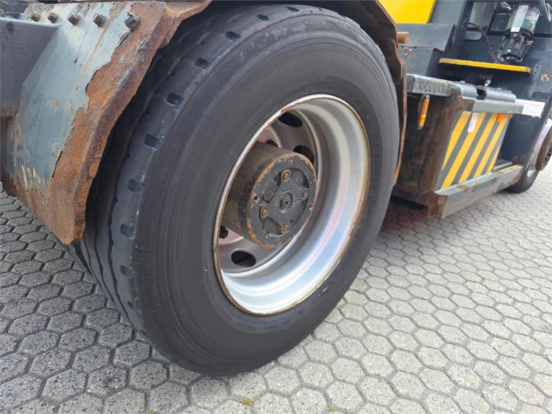 Terminál targoncá Terberg RT222 4x4: 16 kép. Terminál targoncá Terberg RT222 4x4: 16 kép.