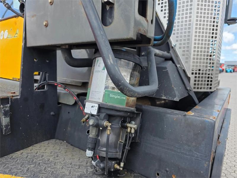 Terminál targoncá Terberg RT222 4x4: 12 kép. Terminál targoncá Terberg RT222 4x4: 12 kép.