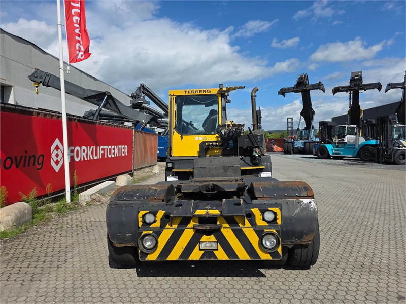 Terberg RT282 4x4 - Terminál targoncá: 5 kép. Terberg RT282 4x4 - Terminál targoncá: 5 kép.