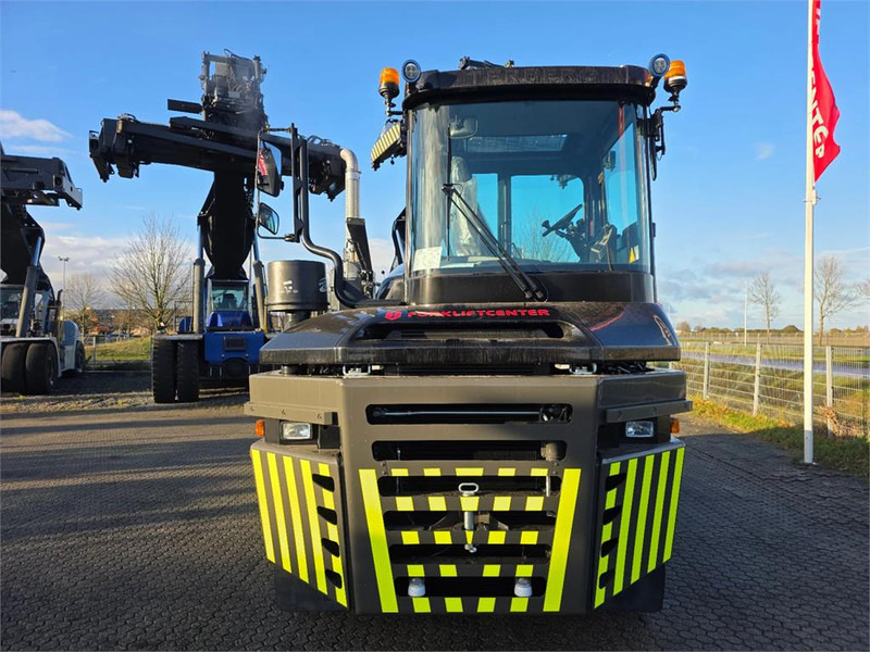 Terberg RT403 4x4 - Terminál targoncá: 5 kép. Terberg RT403 4x4 - Terminál targoncá: 5 kép.