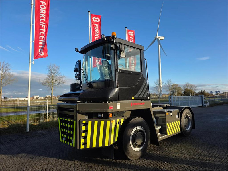 Terberg RT403 4x4 - Terminál targoncá: 2 kép. Terberg RT403 4x4 - Terminál targoncá: 2 kép.