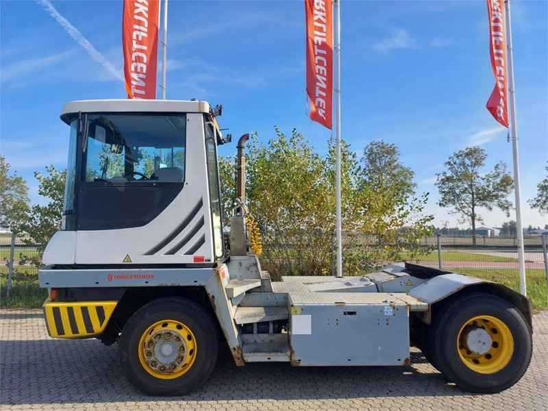 Terberg TT223 - Terminál targoncá: 4 kép. Terberg TT223 - Terminál targoncá: 4 kép.