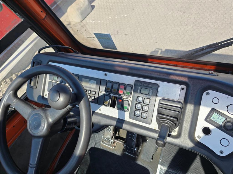 Terminál targoncá Terberg YT182: 18 kép. Terminál targoncá Terberg YT182: 18 kép.