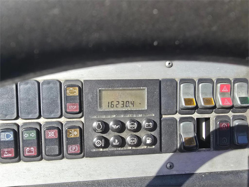 Terminál targoncá Terberg YT182: 20 kép. Terminál targoncá Terberg YT182: 20 kép.