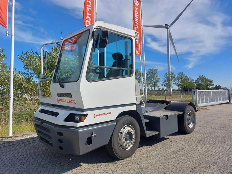 Terberg YT182 - Terminál targoncá: 2 kép. Terberg YT182 - Terminál targoncá: 2 kép.