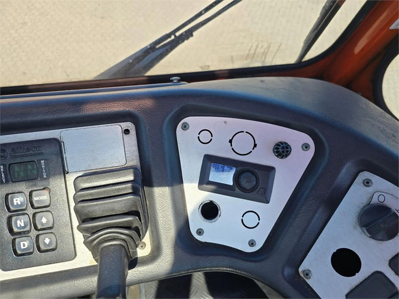 Terminál targoncá Terberg YT182: 19 kép. Terminál targoncá Terberg YT182: 19 kép.