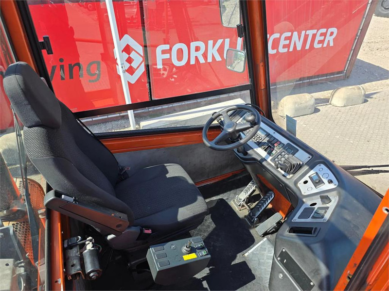 Terminál targoncá Terberg YT182: 17 kép. Terminál targoncá Terberg YT182: 17 kép.