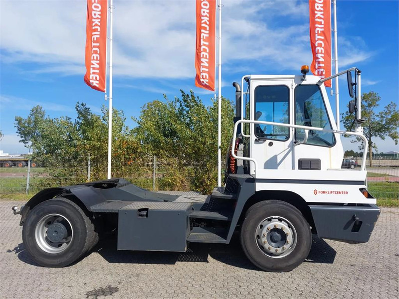 Terberg YT182 - Terminál targoncá: 3 kép. Terberg YT182 - Terminál targoncá: 3 kép.