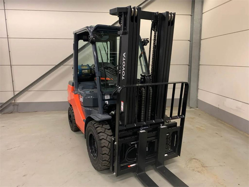 Gázüzemű targonca Toyota 02-8FGJF35: 6 kép.