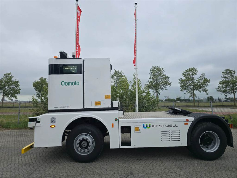 WESTWELL Autonomous Q-Truck Q084D - Terminál targoncá: 4 kép. WESTWELL Autonomous Q-Truck Q084D - Terminál targoncá: 4 kép.