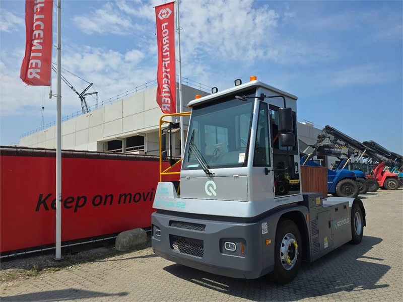 WESTWELL E-Truck S2 - Terminál targoncá: 2 kép. WESTWELL E-Truck S2 - Terminál targoncá: 2 kép.