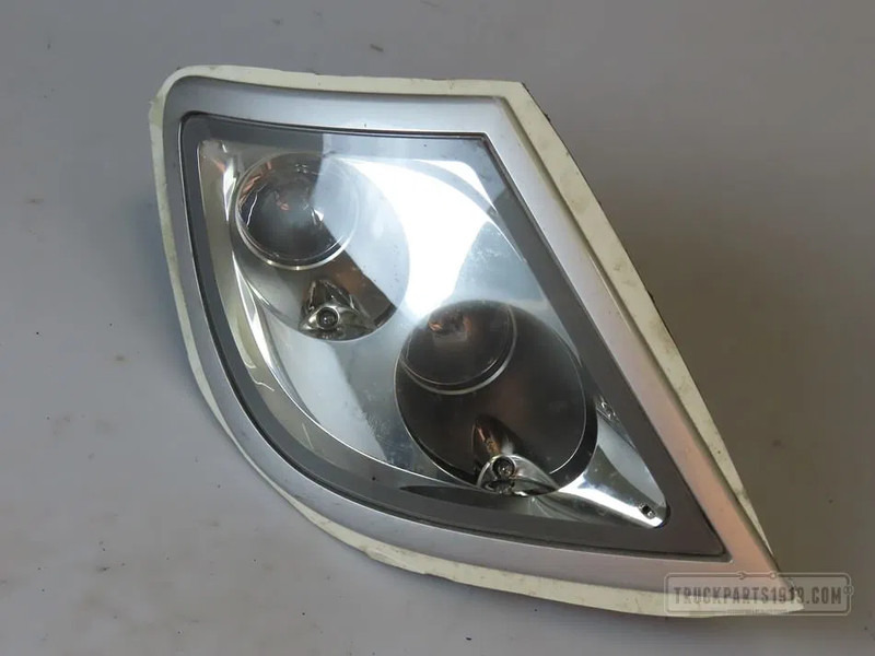 DAF 1784823 Lighting Skylight Re. - Ködlámpa - Teherautó: 1 kép. DAF 1784823 Lighting Skylight Re. - Ködlámpa - Teherautó: 1 kép.