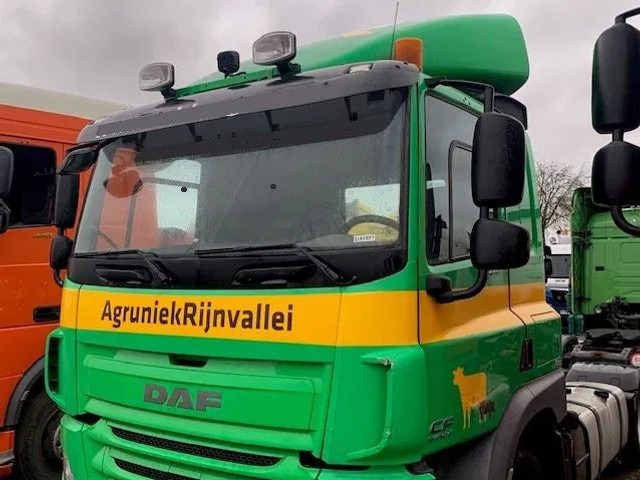 DAF CF Sleeper Cab L2 H1 Euro6 Groen - Fülke és belső tér - Teherautó: 1 kép. DAF CF Sleeper Cab L2 H1 Euro6 Groen - Fülke és belső tér - Teherautó: 1 kép.