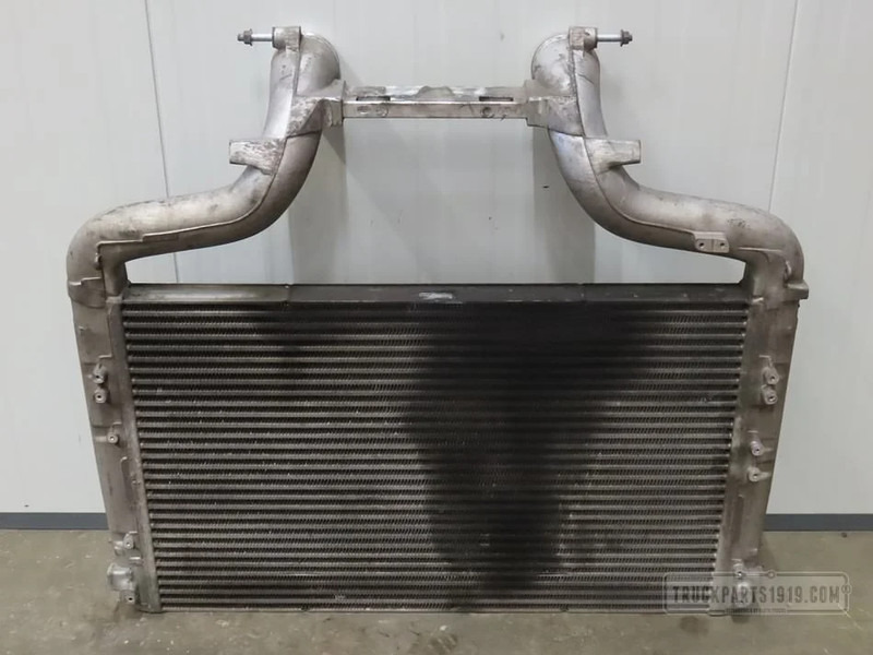 DAF Cooling System Interkoeler DAF CF - Radiátor - Teherautó: 2 kép. DAF Cooling System Interkoeler DAF CF - Radiátor - Teherautó: 2 kép.