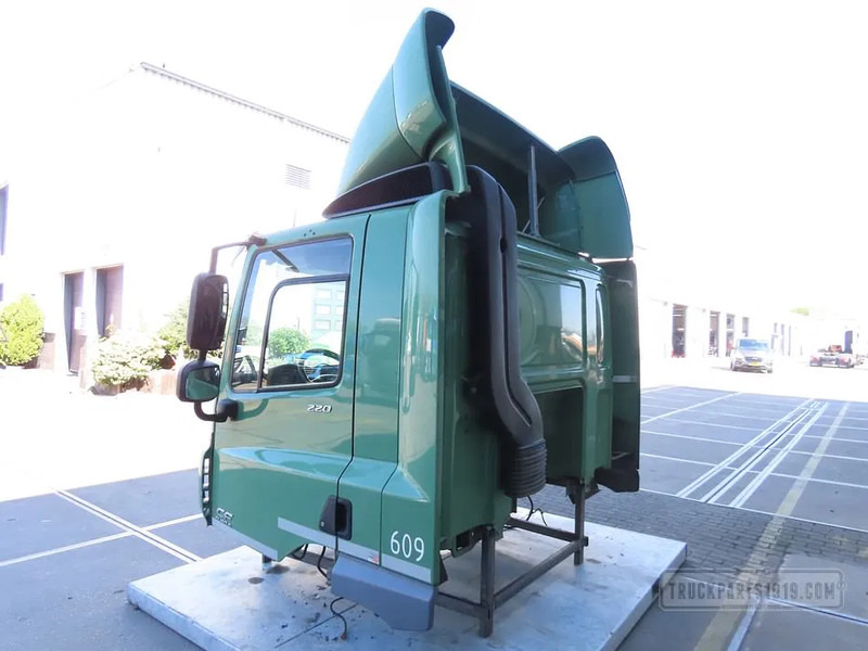 DAF Dagcabine CF E6 - Fülke és belső tér - Teherautó: 4 kép. DAF Dagcabine CF E6 - Fülke és belső tér - Teherautó: 4 kép.