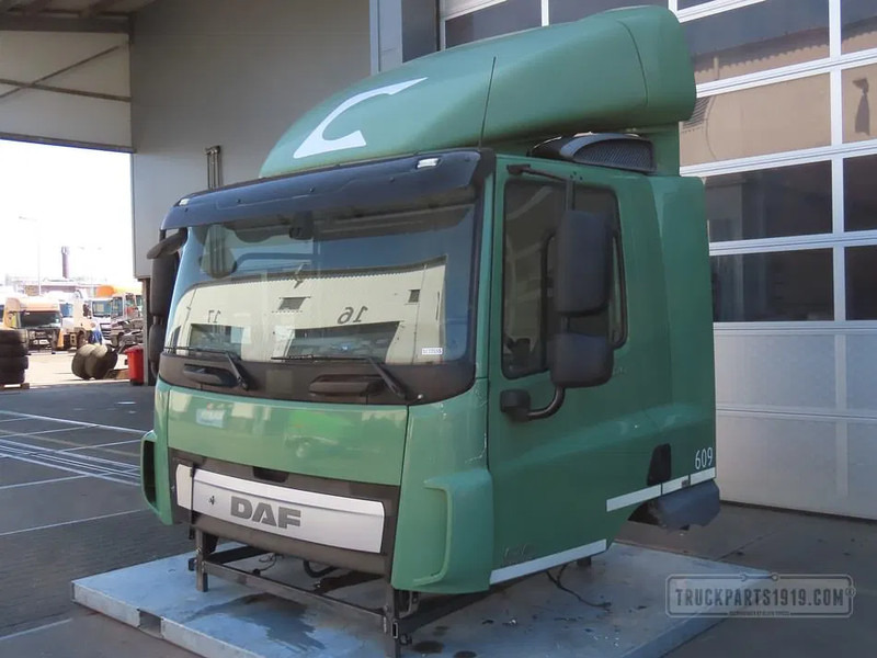 DAF Dagcabine CF E6 - Fülke és belső tér - Teherautó: 3 kép. DAF Dagcabine CF E6 - Fülke és belső tér - Teherautó: 3 kép.