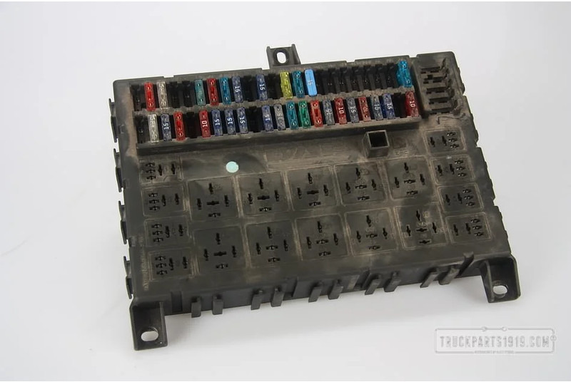 DAF Electrical System Zekeringen kast - Biztosíték - Teherautó: 1 kép. DAF Electrical System Zekeringen kast - Biztosíték - Teherautó: 1 kép.