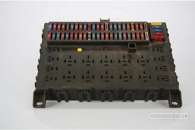 DAF Electrical System Zekeringenkast - Biztosíték - Teherautó: 1 kép. DAF Electrical System Zekeringenkast - Biztosíték - Teherautó: 1 kép.