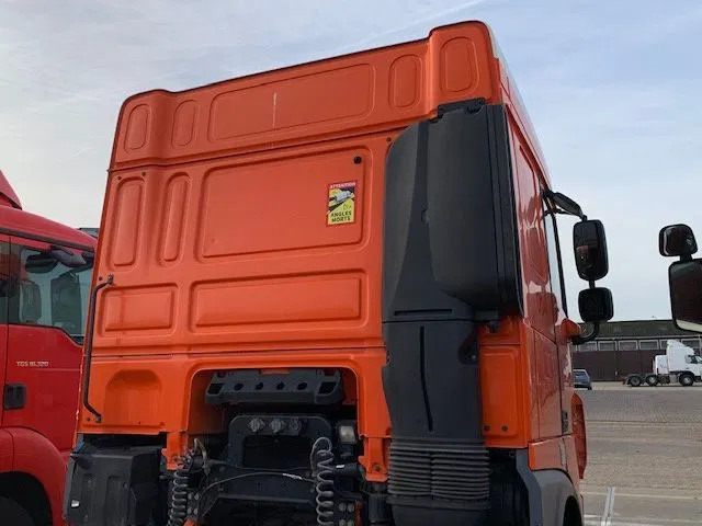 DAF XF 106 SpaceCap Cabine Compleet - Fülke és belső tér - Teherautó: 3 kép. DAF XF 106 SpaceCap Cabine Compleet - Fülke és belső tér - Teherautó: 3 kép.