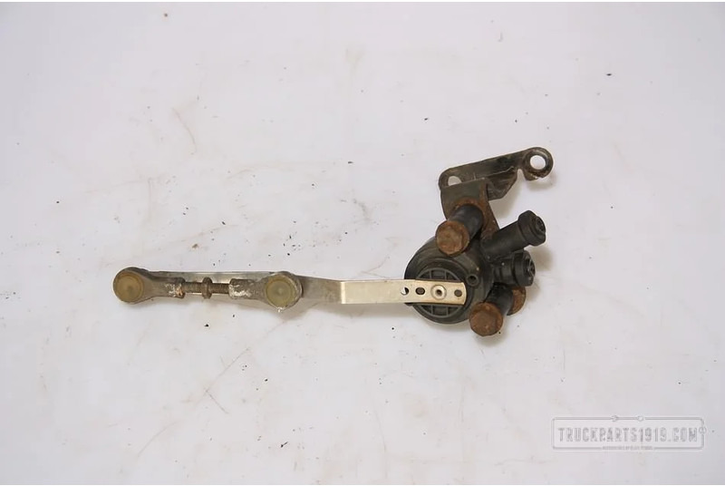 Iveco Body & Chassis Parts Hoogteregelaar Iveco Used - Fülke felfüggesztés - Teherautó: 1 kép. Iveco Body & Chassis Parts Hoogteregelaar Iveco Used - Fülke felfüggesztés - Teherautó: 1 kép.