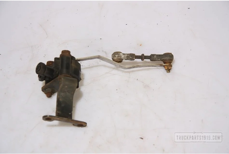 Iveco Body & Chassis Parts Hoogteregelaar Iveco Used - Fülke felfüggesztés - Teherautó: 2 kép. Iveco Body & Chassis Parts Hoogteregelaar Iveco Used - Fülke felfüggesztés - Teherautó: 2 kép.