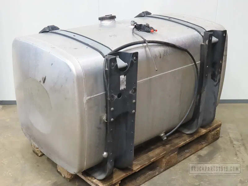 MAN 81.12201-5887 | Brandstoftank + steunen - Üzemanyag tartály - Teherautó: 2 kép. MAN 81.12201-5887 | Brandstoftank + steunen - Üzemanyag tartály - Teherautó: 2 kép.