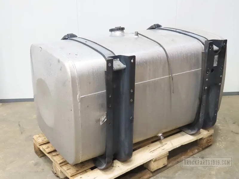MAN 81.12201-5967 Brandstoftank + steunen 580L M - Üzemanyag tartály - Teherautó: 2 kép. MAN 81.12201-5967 Brandstoftank + steunen 580L M - Üzemanyag tartály - Teherautó: 2 kép.