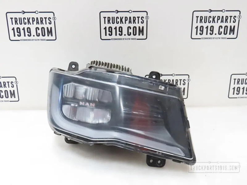 MAN 81.25101-6822 Koplamp LED Re. - Fényszóró - Teherautó: 1 kép. MAN 81.25101-6822 Koplamp LED Re. - Fényszóró - Teherautó: 1 kép.