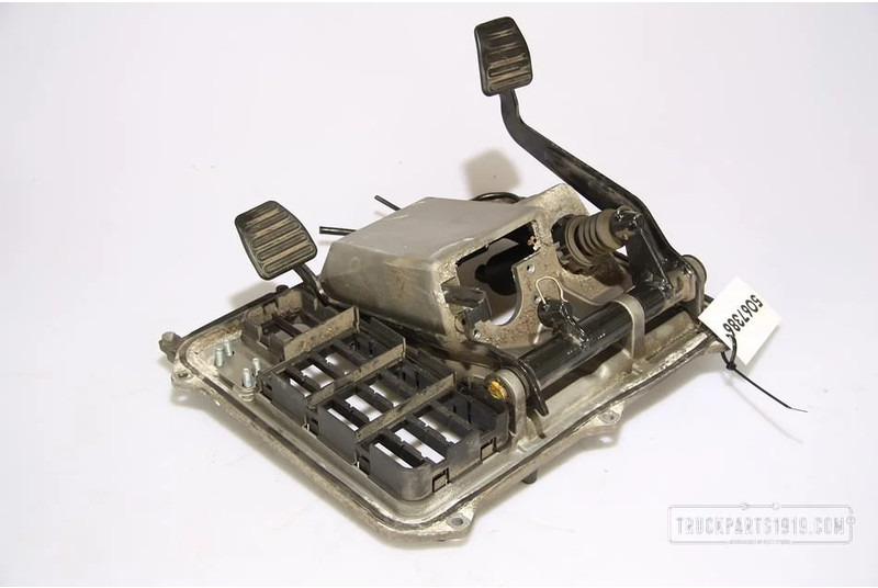 MAN Body & Chassis Parts Pedaal steun used - Pedál - Teherautó: 1 kép. MAN Body & Chassis Parts Pedaal steun used - Pedál - Teherautó: 1 kép.