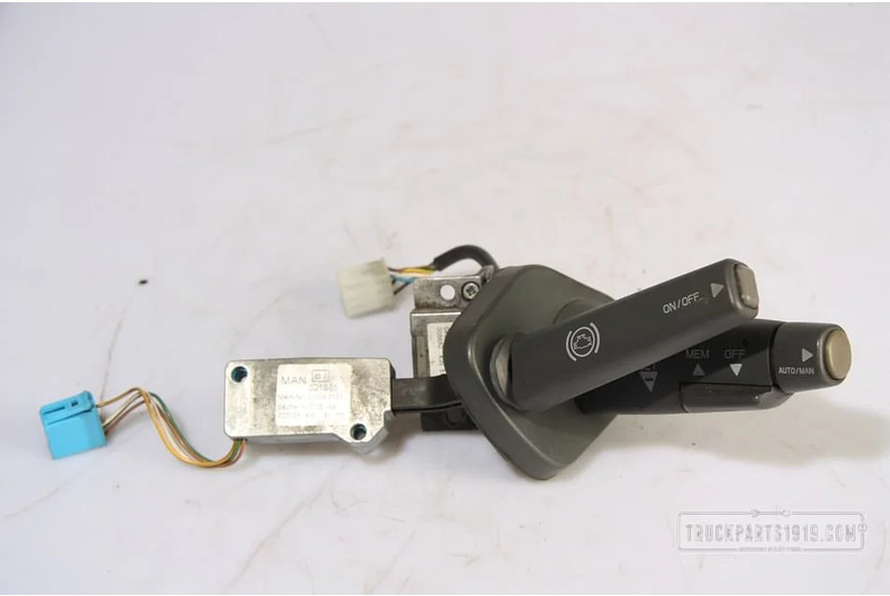MAN Electrical System Motorrem schakelaar - Kormányoszlop kapcsoló - Teherautó: 1 kép. MAN Electrical System Motorrem schakelaar - Kormányoszlop kapcsoló - Teherautó: 1 kép.