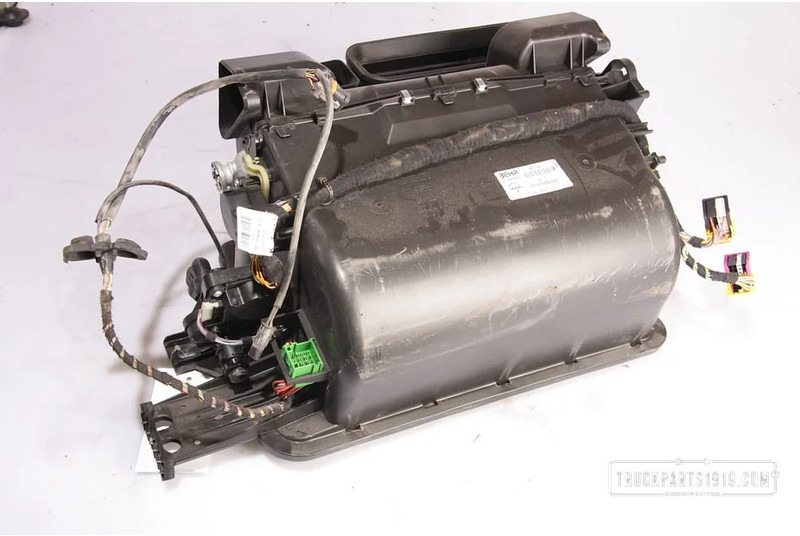 MAN Heating, Ventilation & AC Kachel unit TGX - Fűtés/ Szellőzés gep - Teherautó: 2 kép. MAN Heating, Ventilation & AC Kachel unit TGX - Fűtés/ Szellőzés gep - Teherautó: 2 kép.
