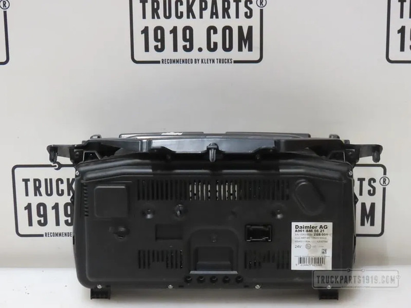 Mercedes-Benz MB 9614465621 Instrumentenpaneel MP4 - Elektromos rendszer - Teherautó: 2 kép. Mercedes-Benz MB 9614465621 Instrumentenpaneel MP4 - Elektromos rendszer - Teherautó: 2 kép.