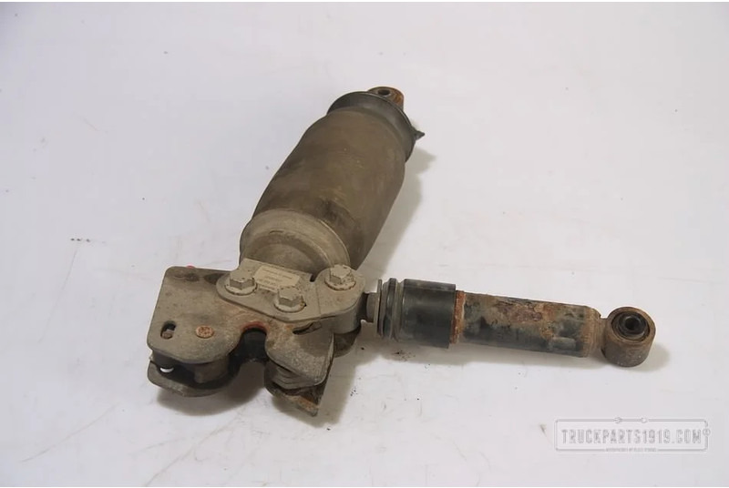 Renault Body & Chassis Parts Cabine vergrendeling - Fülke felfüggesztés - Teherautó: 1 kép. Renault Body & Chassis Parts Cabine vergrendeling - Fülke felfüggesztés - Teherautó: 1 kép.