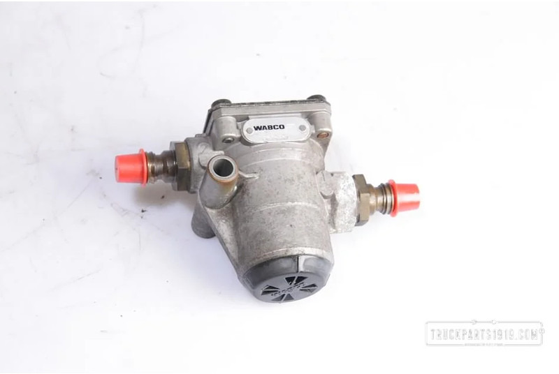 Renault Compressed Air System Drukregelaar RENAULT - Szelep - Teherautó: 1 kép. Renault Compressed Air System Drukregelaar RENAULT - Szelep - Teherautó: 1 kép.
